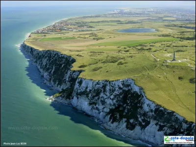 Belle falaise que voici ! Mais où devons-nous aller pour voir cette merveille ?