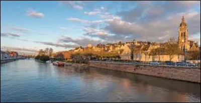 Située dans le grand Ouest français, à la confluence de la Sarthe et de l'Huisne, vingt-quatre heures ne suffiraient pas pour me visiter.
