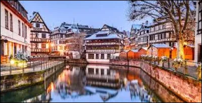 Je ne suis pas une capitale d'Europe mais une "capitale européenne". Ma cathédrale est l'une des plus élevées du monde, visible depuis la Forêt-Noire.