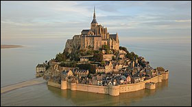 Une ville de moins de 30 000 habitants : le Mont-Saint-Michel !