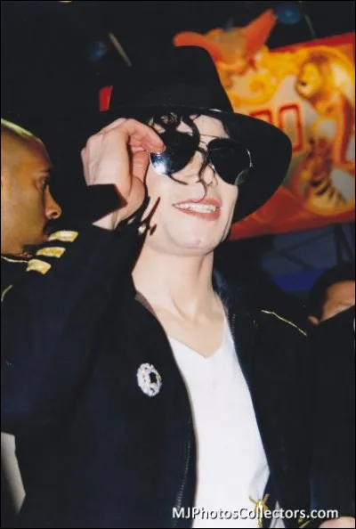 Quel parfum français Michael portait-il le 5 septembre 1997 au Disney store avant de se rendre au musée Grévin ?