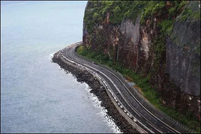 Toute bonne chose a une fin et donc cette aventure aussi. Nous rejoignons l'aéroport pour repartir vers d'autres destinations. Nous prenons la route...
