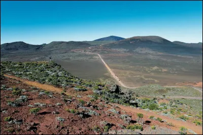 Après une nuit passée, nous reprenons la route pour partir sur ce paysage lunaire, qui est...