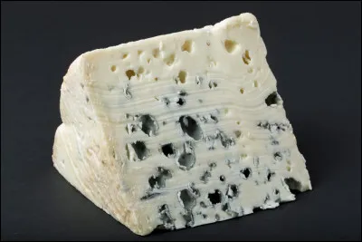 Avec le lait de quel animal fait-on le roquefort ?