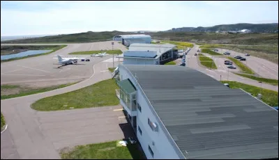 Vous voici arrivé au terme de votre escale ! Vous êtes prêt à embarquer, votre valise à la main. Vous prenez l'avion à partir de l'aéroport de Saint-Pierre Pointe-Blanche. Seulement, un problème de verglas sur la piste empêche votre avion de décoller. Vous êtes donc dirigé à l'autre aéroport, celui de...
