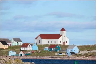 Une fois revenu dans la capitale, vous vous rendez en bateau dans une petite île aujourd'hui inhabitée qui contenait autrefois un village de pêcheurs. Cette île est nommée...