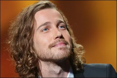 Dans une chanson de Julien Doré, qu'est-ce qui lui monte à la tête ?