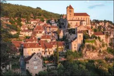 Quel village médiéval surplombant la vallée du Lot a été élu "village préféré des Français" en 2012 ?