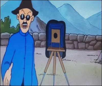 Un photographe se présente et demande aux deux amis de les prendre en photo. Que se passe-t-il ? Avec qui tombe-t-il nez à nez ?