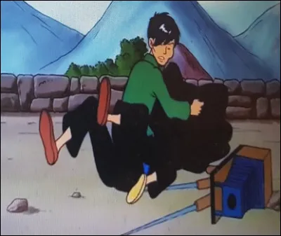 Tchang saute sur le photographe mais il réussit à retourner la situation. Que se passe-t-il ensuite ?