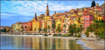 Ville dont j'ai gardé un bon souvenir, bien que j'ai encore le regret de n'avoir jamais pu m'y rendre en février, pour la célèbre et somptueuse fête des citrons !