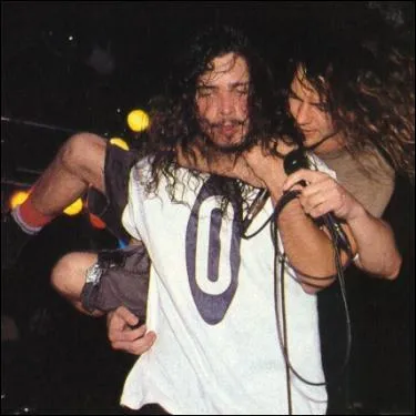 Quel membre ayant fait partie de Soundgarden fait  prsent partie de Pearl Jam ?
