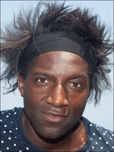 Terminons par ce titre, qui fit connaître à la France entière, un village de moins de 500 habitants !