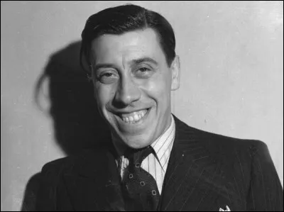 Vous l'avez reconnu bien sûr, eh bien il chantait aussi, L'Ami Bidasse par exemple, d'après vous, quelle ville est la bonne ?