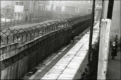 En quelle ann&eacute;e le mur de Berlin fut-il construit ?