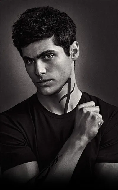 Quel acteur interprète Alec ?