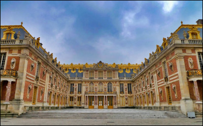 Le château de Versailles est un château mondialement connu. De par son histoire, sa beauté ou encore son prestige. Dans quel département faut-il se rendre pour le visiter ?