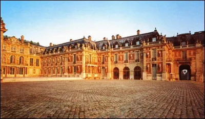 En quelle année les travaux du château de Versailles ont-ils commencé ?