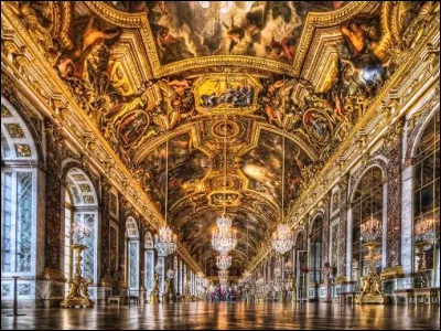 Depuis quelle année le château de Versailles est-il inscrit au patrimoine mondial de l'UNESCO ?