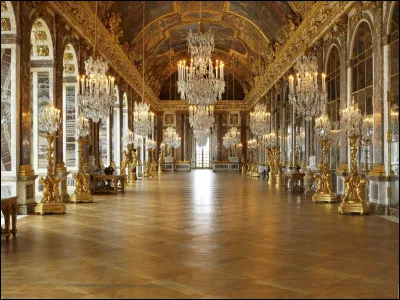 Comment se nomme la célèbre galerie au cur du château de Versailles ?