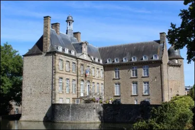 Quel est ce château qui a connu un incendie en 1800 ?