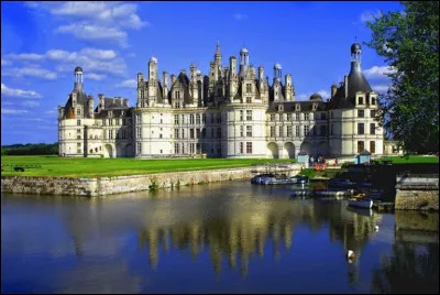 Quel est ce château inscrit au patrimoine mondial de l'UNESCO depuis 1981 ?