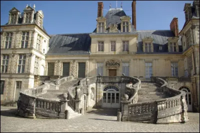 Quel est ce château avec un jardin à la française et deux jardins à l'anglaise ?