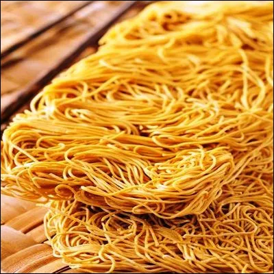 Selon une contrep&egrave;terie, comment ne faut-il pas couper les nouilles ?