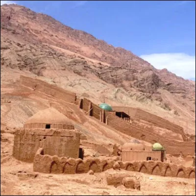 Comment appelle-t-on le r&eacute;seau de routes commerciales qui relayaient la Chine &agrave; Antioche ?