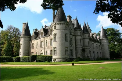 Quel est ce château construit dans les années 1350 situé dans le département du Morbihan ?