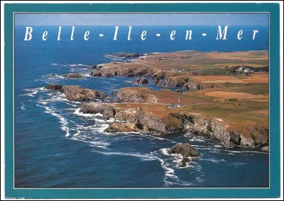Entre deux promenades vivifiantes au gré des vagues et des vents, vous songez un instant à vos amis restés à la maison et vous leur envoyez cette carte depuis :