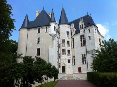 Mon parcours professionnel m'a conduit à Châteauroux. Le château ci-contre est la demeure du préfet. Il a donné son nom à la ville. Quel est son nom ?