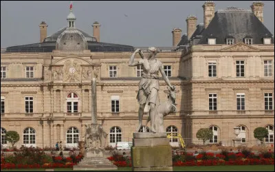 En traiteur j'ai travaillé dans ce haut-lieu de la République. Situé au 15 rue de Vaugirard dans le sixième arrondissement parisien c'est :