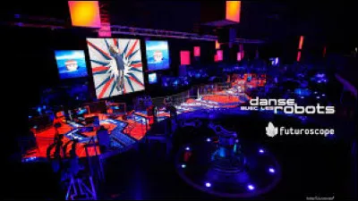 De combien de niveaux est constituée l'attraction "Danse avec les robots" ?