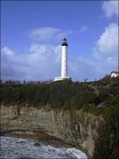 Quand a-t-on construit le phare de Biarritz ?