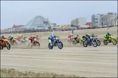 Quelle station balnéaire notamment connue pour son enduro est surnommée "Arcachon du Nord" ou "Jardin de la Manche" ?