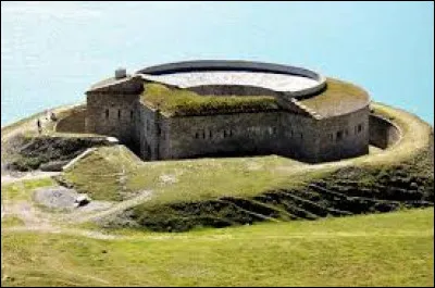 Situé sur la commune de Val-Cenis, voici un fort. Il s'agit du...