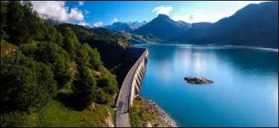 Prenons un peu de hauteur, en admirant ce superbe lac de montagne. Comment se nomme-t-il ?