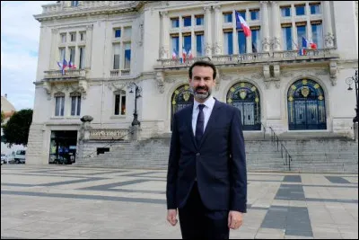 Qui est l'actuel maire de Vichy ?