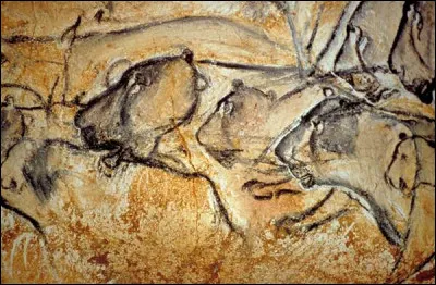 Où se situe la grotte Chauvet, découverte en 1994, et qui renferme des décors remontant pour certains à l'Aurignacien, il y a environ 36 000 ans ?