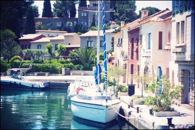 Les îles Ricard, l'une proche de Six Fours-Les-Plages, l'autre proche de Bandol ! Quelles sont ces 2 îles ?