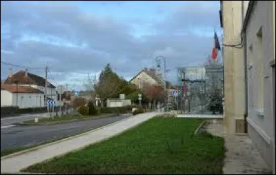 Nous terminons notre balade en Île-de-France, à Voulangis. Commune de la Grande Couronne, à 15 kilomètres de Disneyland Paris, elle se situe dans le département ...