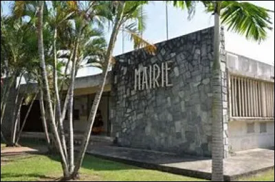 Partons en Outre-mer !
Pour ceux qui me connaissent, je leur donne un indice : un département où je ne suis pas allé !
Quelle est la ville qui a la chance d'avoir cette mairie ?