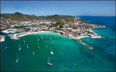 La brochure que vous aviez trouvée dans l'avion vous a indiqué que la population totale de l'archipel est égale à environ...