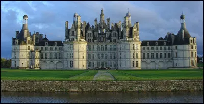 Ce dont je vous parle retrace l'histoire de France dans une atmosphère magique. La photo t'aidera peut-être à savoir qu'il s'agit...