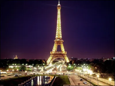 La Tour Eiffel ne cessera jamais de nous fasciner. Connais-tu sa hauteur ?