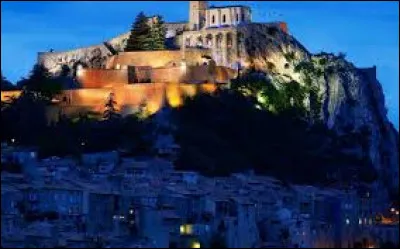 Dans quel département se situe la citadelle de Sisteron ?