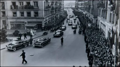 Le voyage de Khrouchtchev, du 23 mars au 6 avril, est la première visite d'un dirigeant soviétique en France :