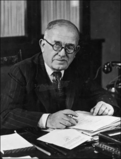 Vincent Auriol est Président de la République :