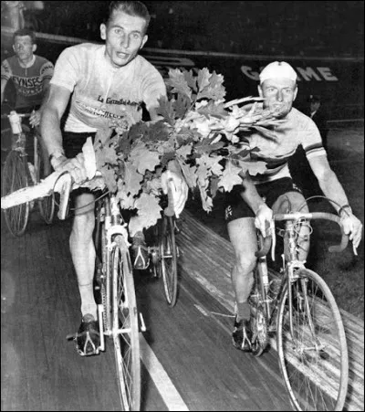 Jacques Anquetil est le premier cycliste français à remporter le Tour d'Italie :